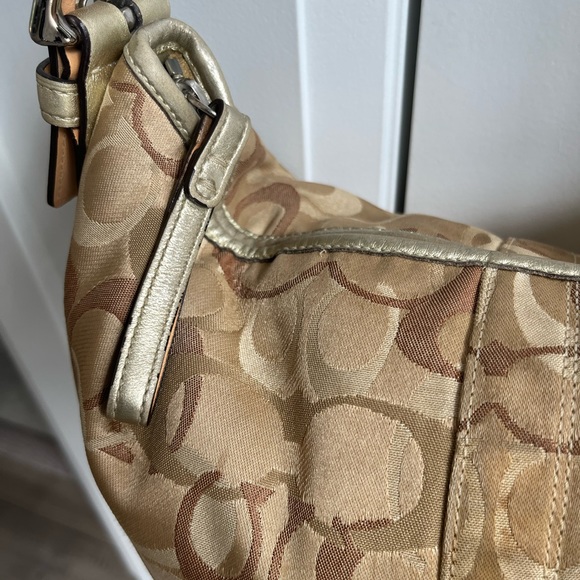 Large Coach Handbag - Picture 4 of 9